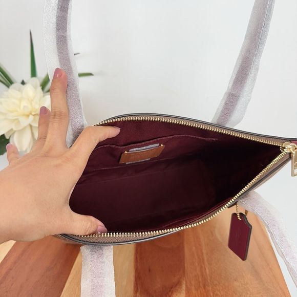 NWT Coach Fiona‎ Zip Tote Bag In Signature Canvas With Horse And Carriage Print - Picture 6 of 7